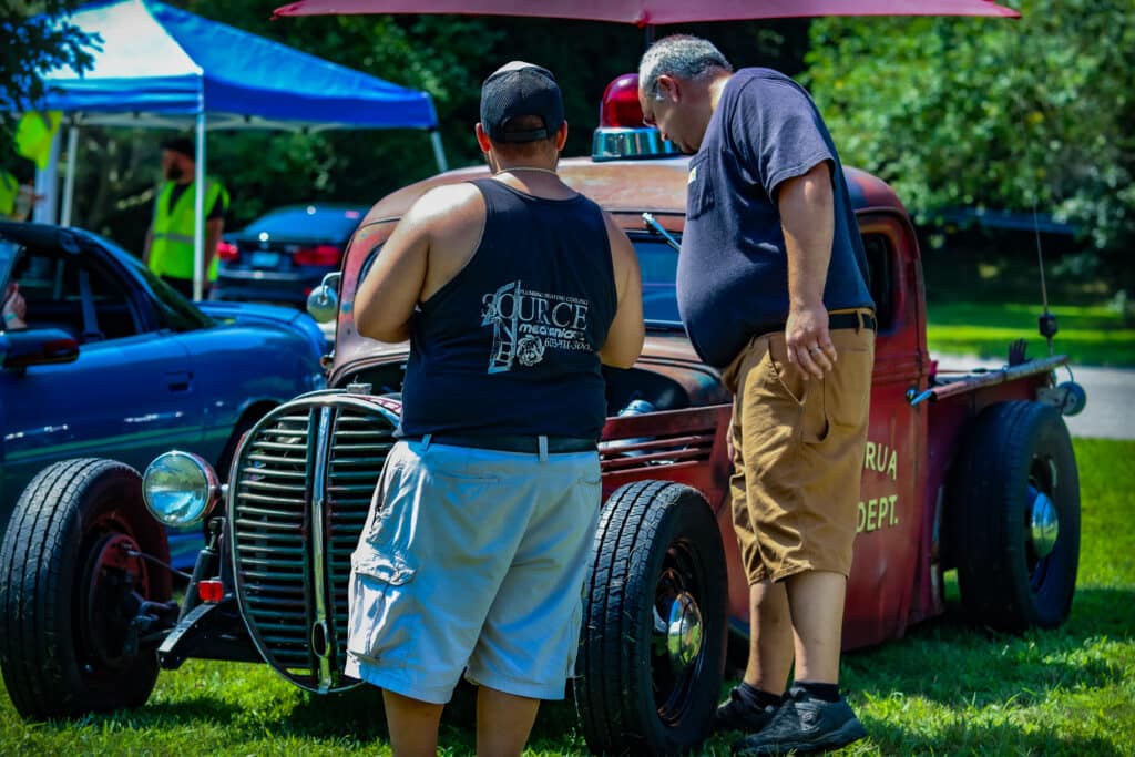 admiring the truck salute the troops 7