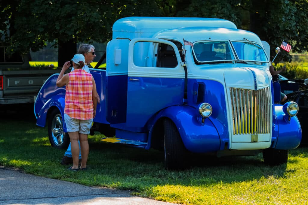 blue white ford salute the troops 7